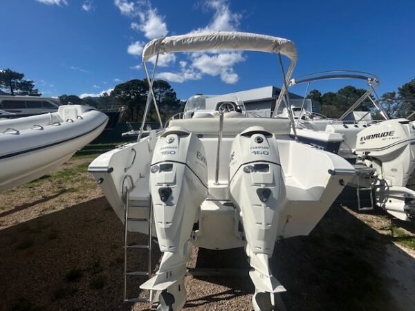 <strong>WHITE SHARK</strong></br>SUN DECK 248 – Image 4