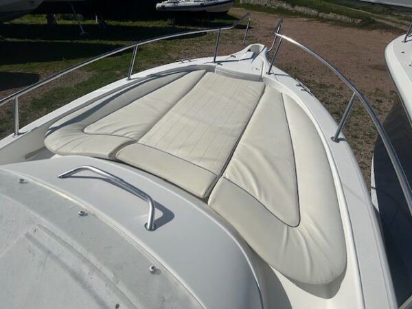 <strong>WHITE SHARK</strong></br>SUN DECK 248 – Image 8