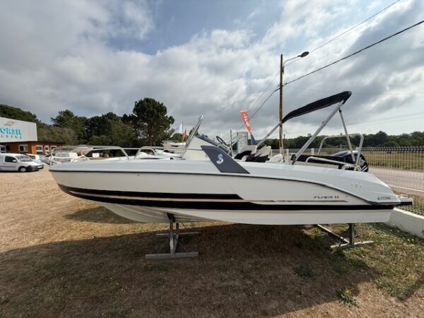 <strong>BENETEAU</strong></br>FLYER 6.6 SUNDECK