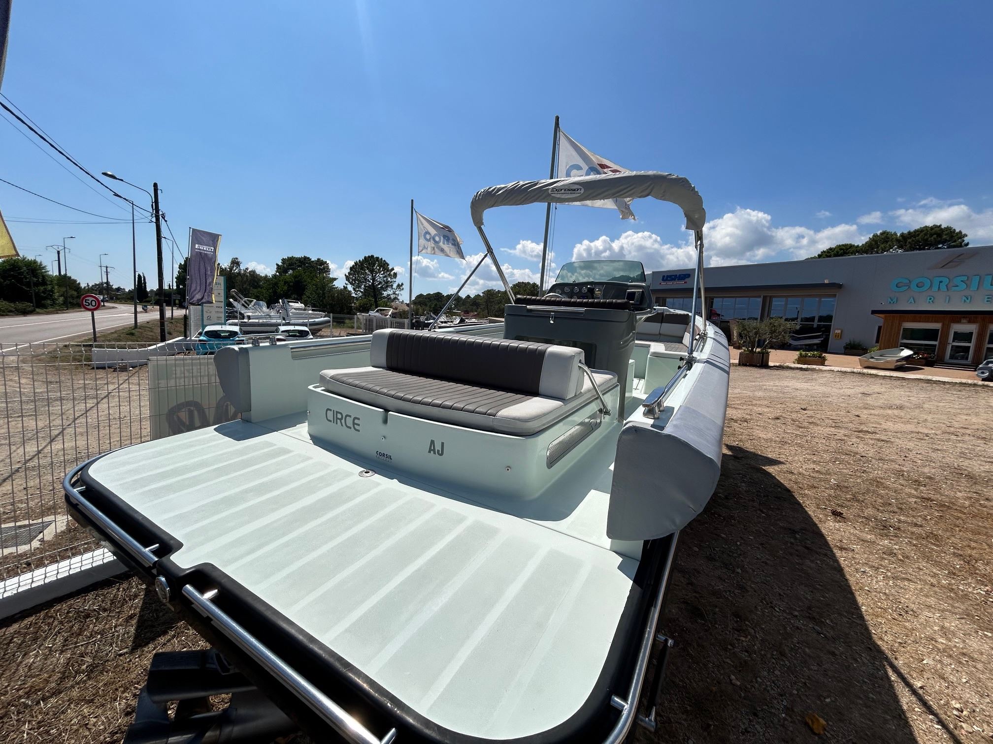 <strong>EXPRESSION</strong></br>25 – Image 2