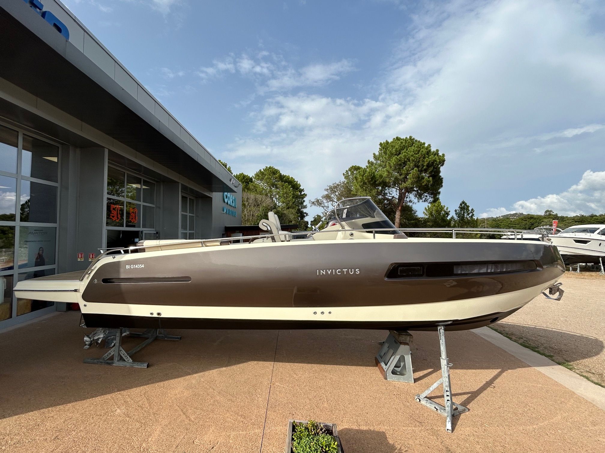 <strong>INVICTUS</strong></br>280 GT