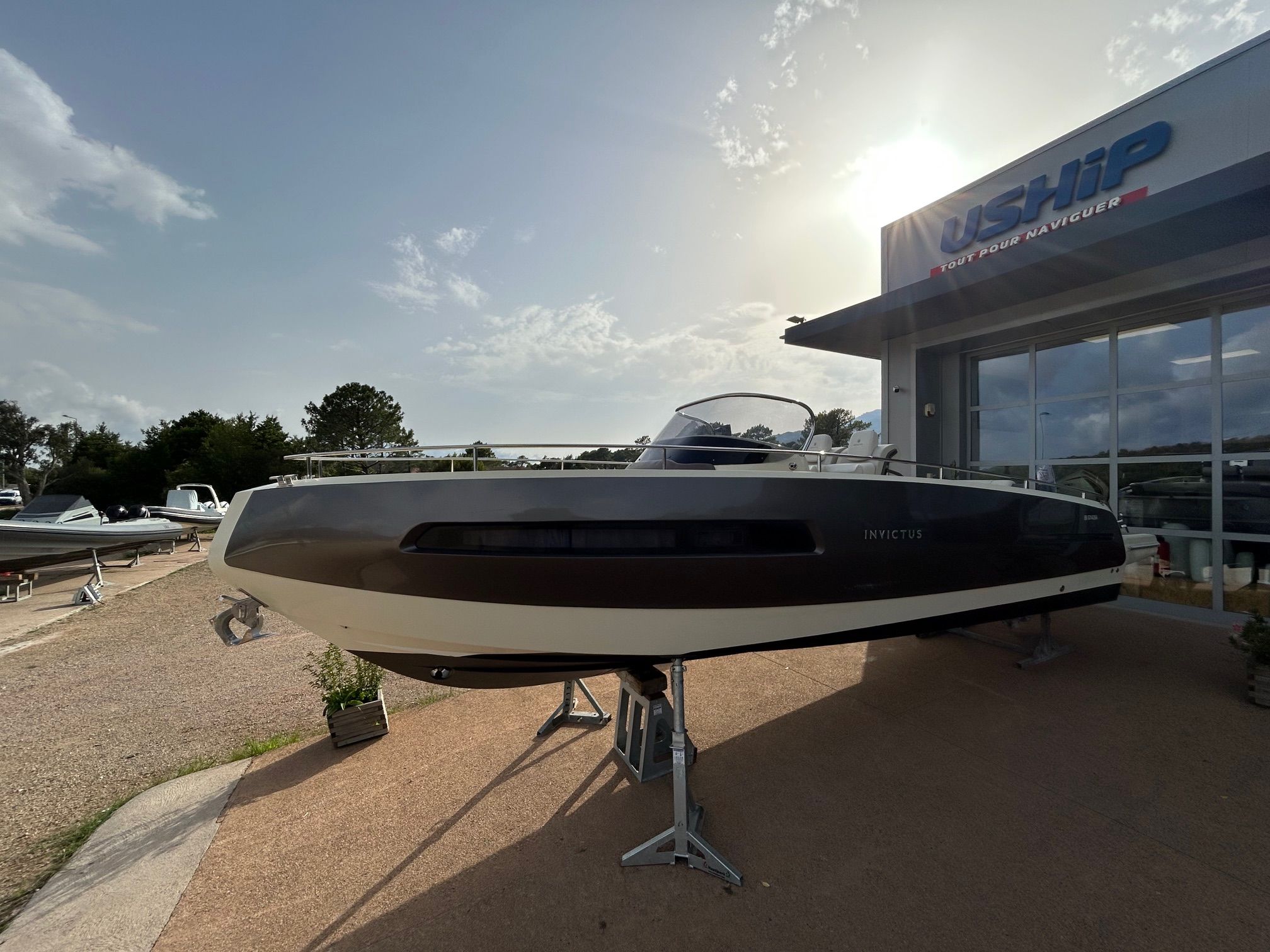 <strong>INVICTUS</strong></br>280 GT – Image 2