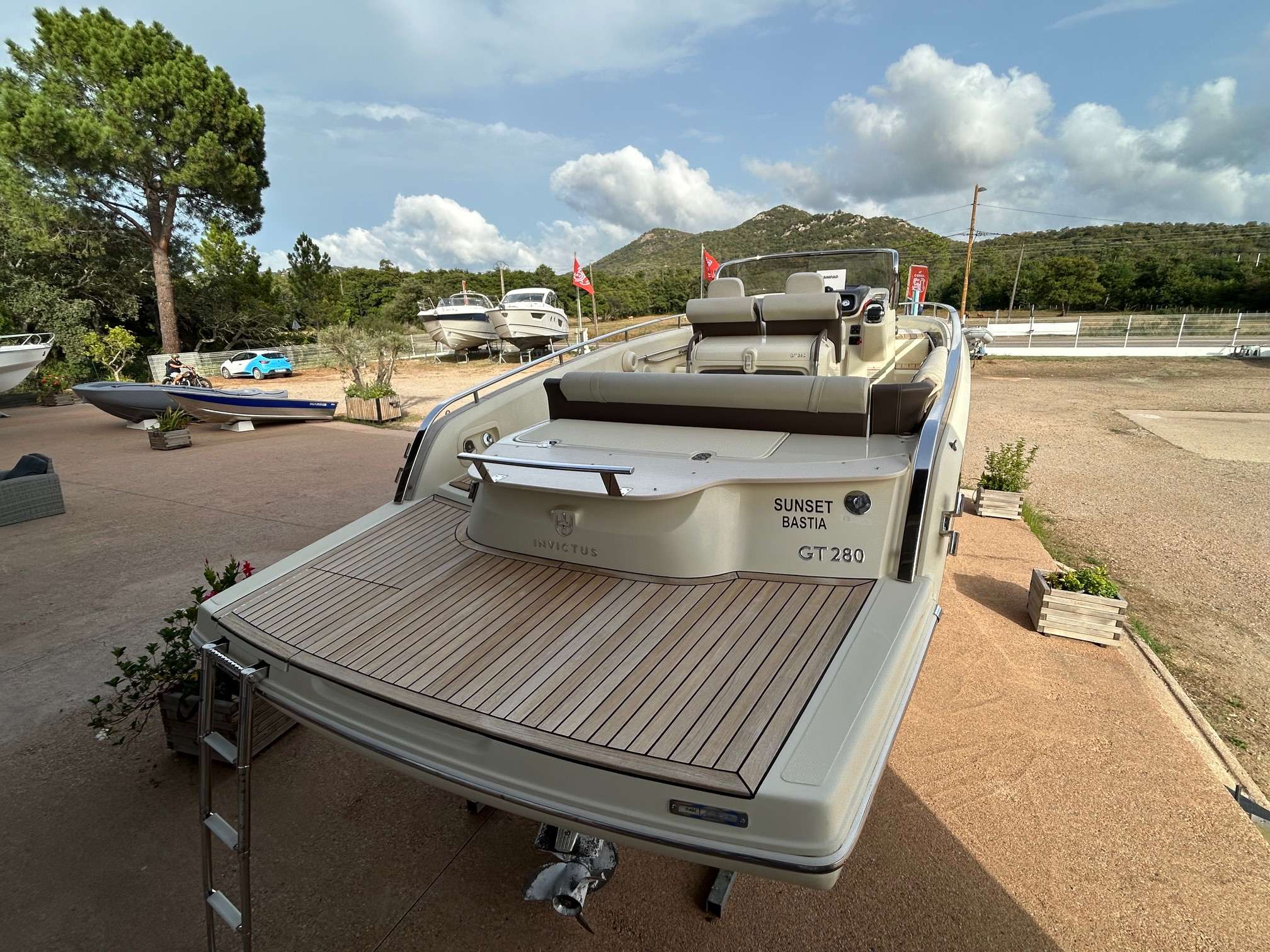 <strong>INVICTUS</strong></br>280 GT – Image 3