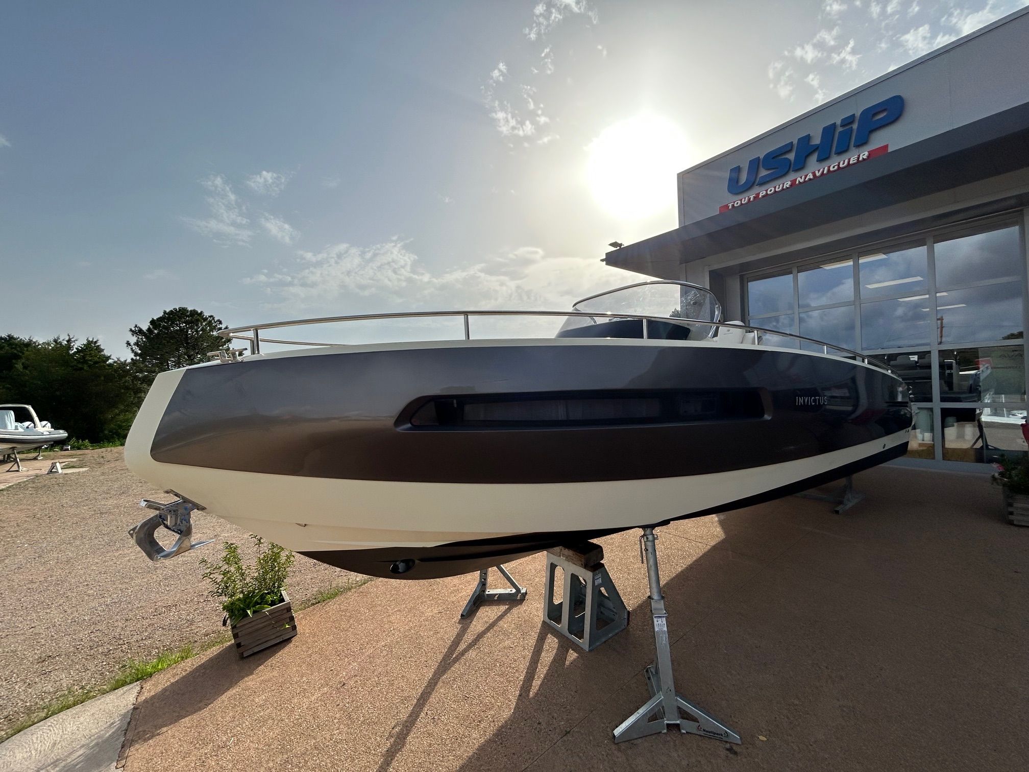 <strong>INVICTUS</strong></br>280 GT – Image 4