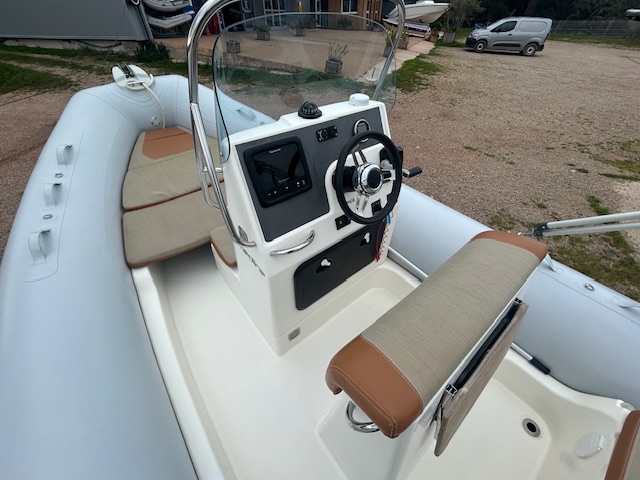 <strong>ZODIAC</strong></br>580 NEO LIMITED – Image 8