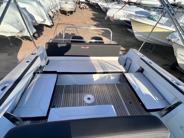 <strong>BENETEAU</strong></br>FLYER 8.8 SUNDECK – Image 7
