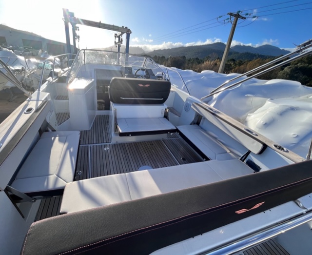 <strong>BENETEAU</strong></br>FLYER 8.8 SUNDECK – Image 8