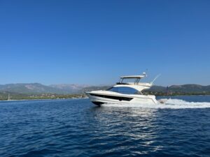 <strong>BENETEAU</strong></br>MONTE CARLO 52