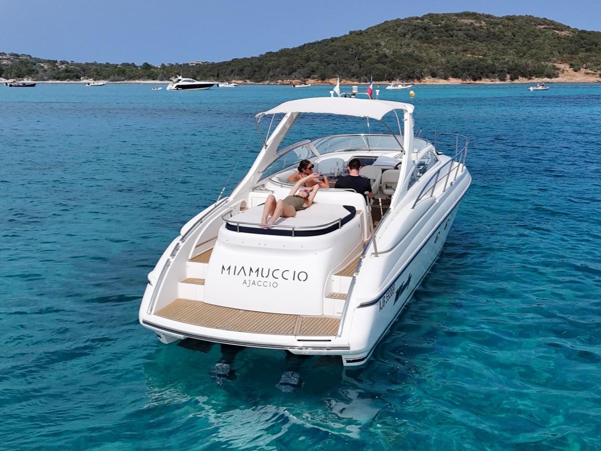 <strong>WINDY</strong></br>40 BORA – Image 2