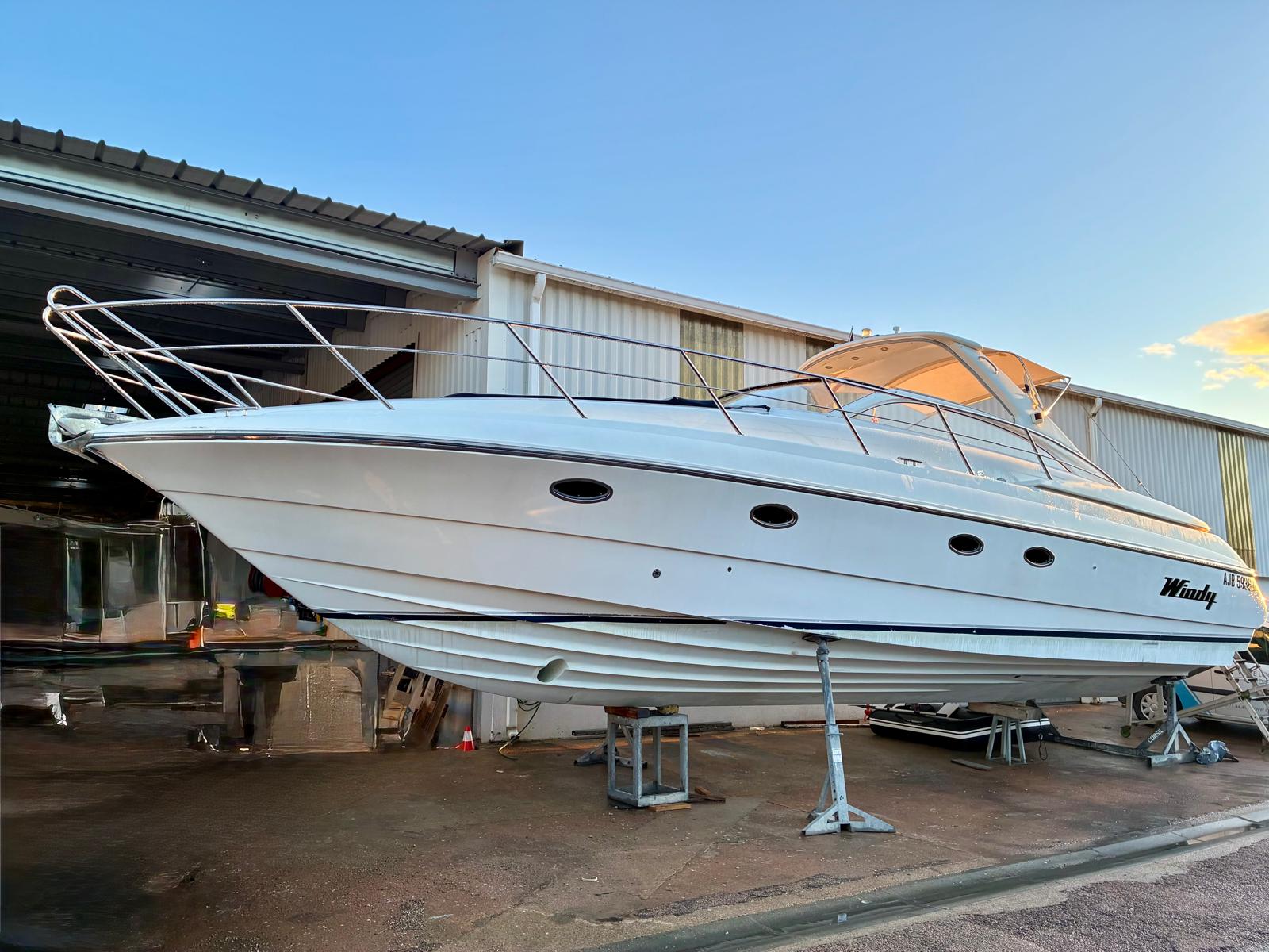 <strong>WINDY</strong></br>40 BORA – Image 5