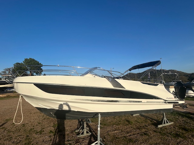 <strong>BENETEAU</strong></br>FLYER 8.8 SUNDECK