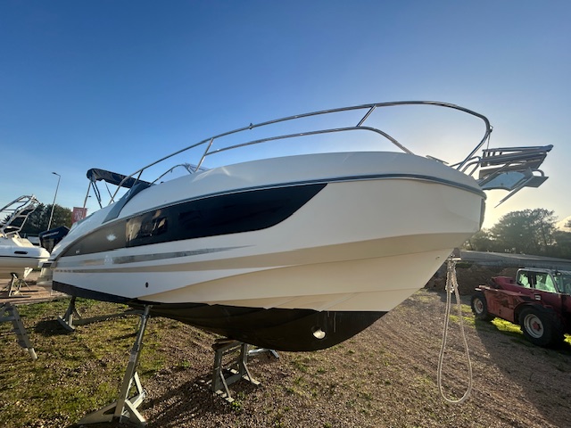 <strong>BENETEAU</strong></br>FLYER 8.8 SUNDECK – Image 2
