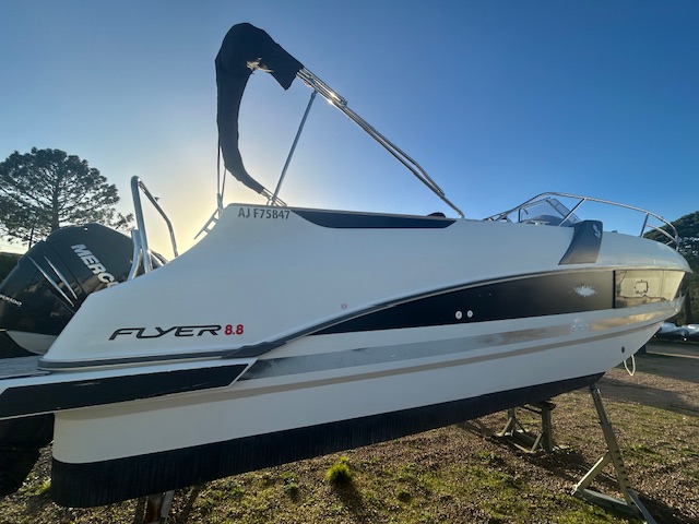<strong>BENETEAU</strong></br>FLYER 8.8 SUNDECK – Image 5