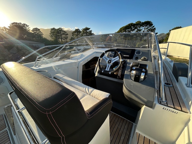<strong>BENETEAU</strong></br>FLYER 8.8 SUNDECK – Image 6