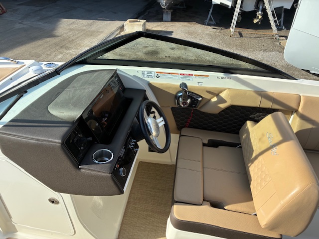 <strong>SEA RAY</strong></br>270 SDX – Image 8