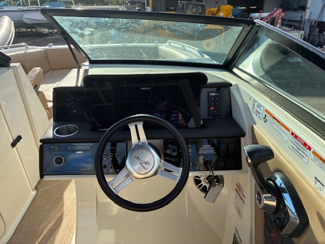 <strong>SEA RAY</strong></br>270 SDX – Image 9