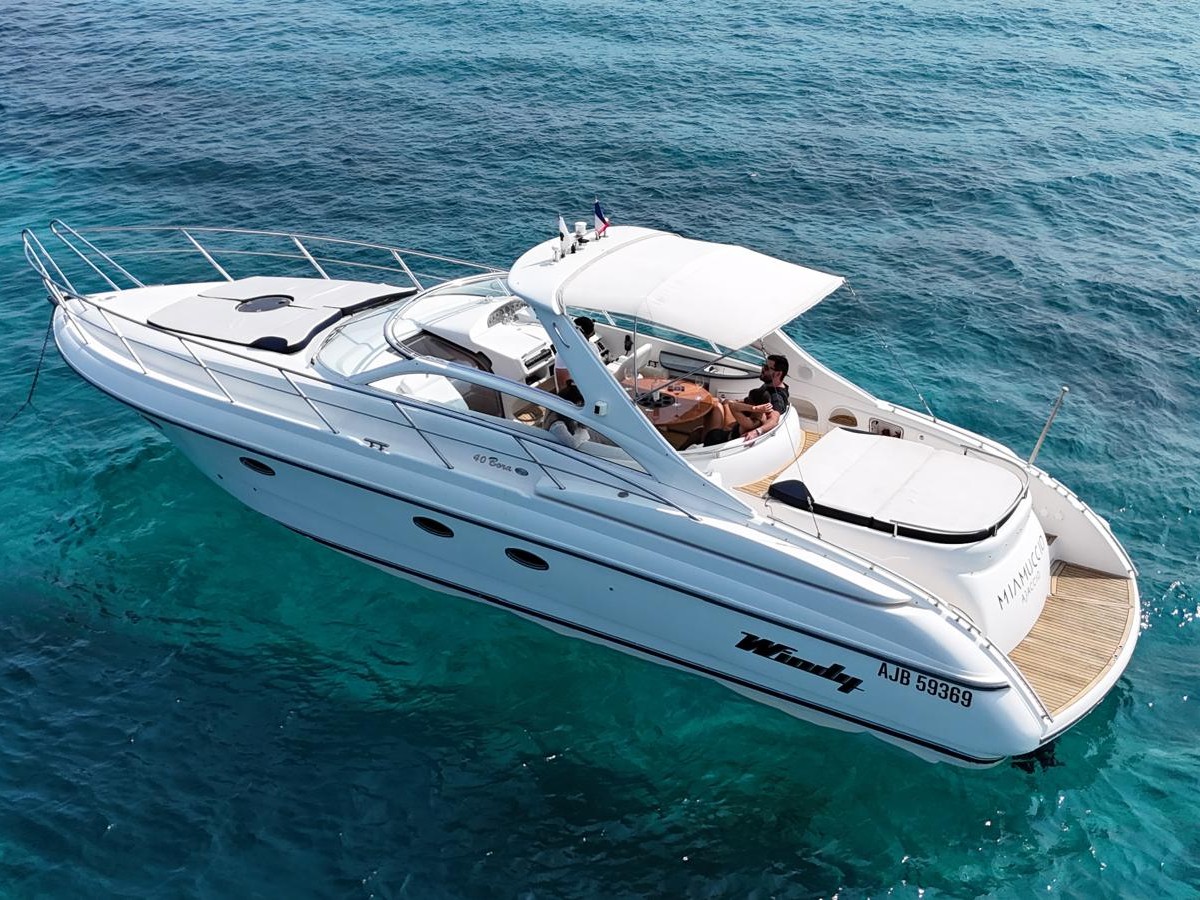 <strong>WINDY</strong></br>40 BORA