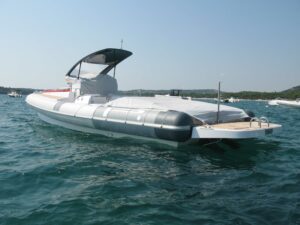 <strong>PIRELLI</strong></br>PZERO 1100 CABIN