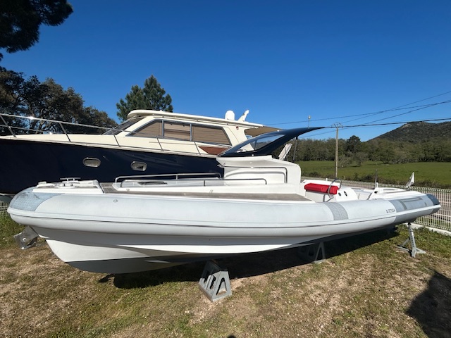 <strong>PIRELLI</strong></br>PZERO 1100 CABIN – Image 3