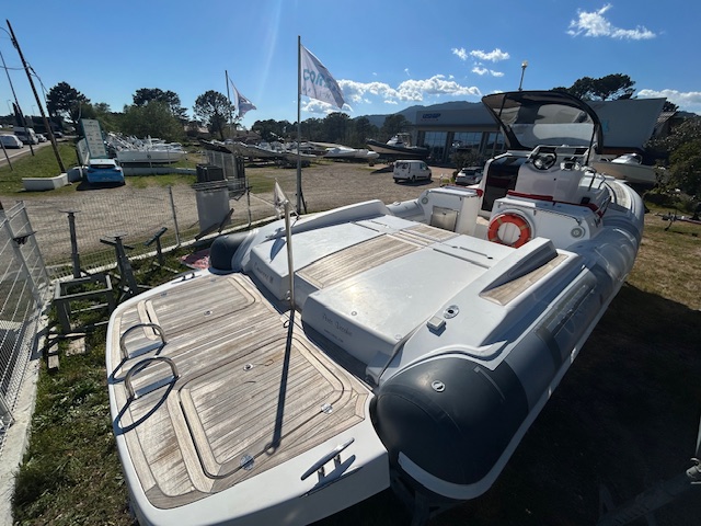 <strong>PIRELLI</strong></br>PZERO 1100 CABIN – Image 4