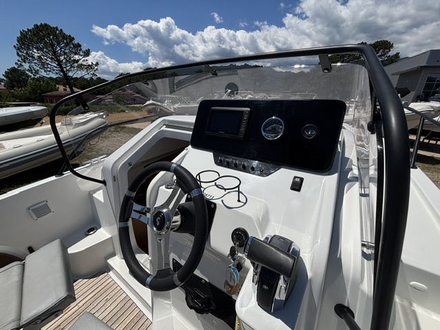 <strong>BENETEAU</strong></br>FLYER 8 SUNdeck – Image 8