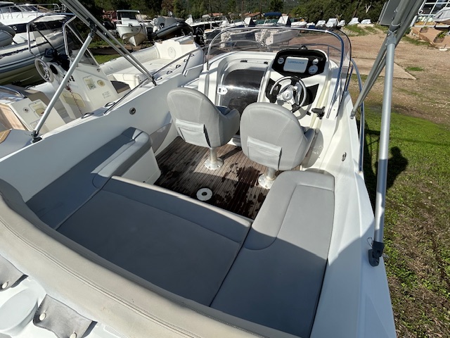 <strong>BENETEAU</strong></br>FLYER 650 SUN DECK – Image 6