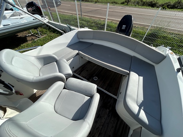 <strong>BENETEAU</strong></br>FLYER 650 SUN DECK – Image 8